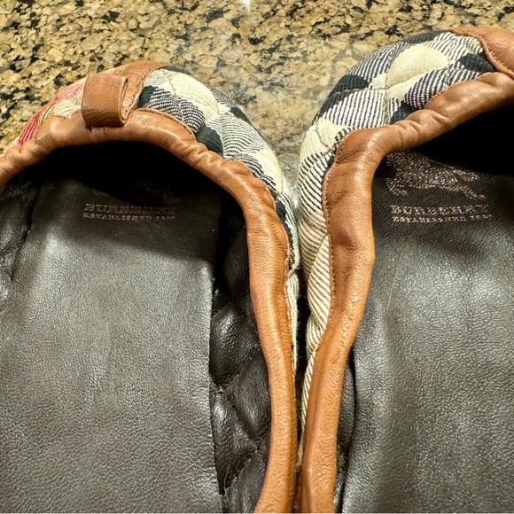 Burberry indoor shoes/slippers, size 6. - Picture 2 of 5